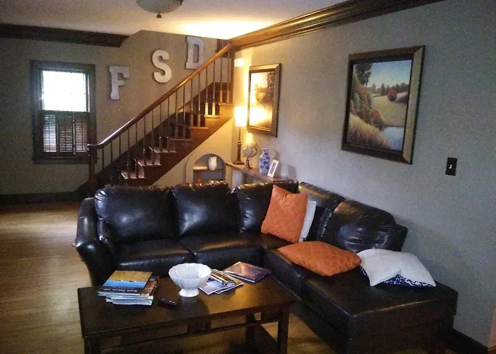 Historic Twin Tudors Inn Sioux Falls